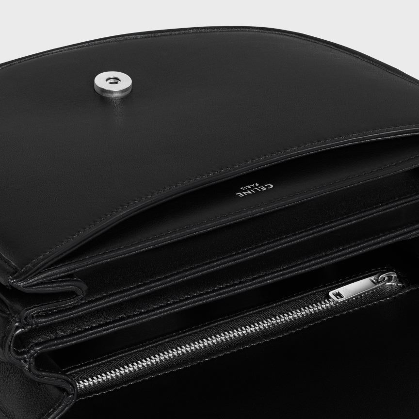 kiegészítők CELINE közepes besace triomphe rugalmas természetes borjúbőrből fekete férfiak J6P4882105